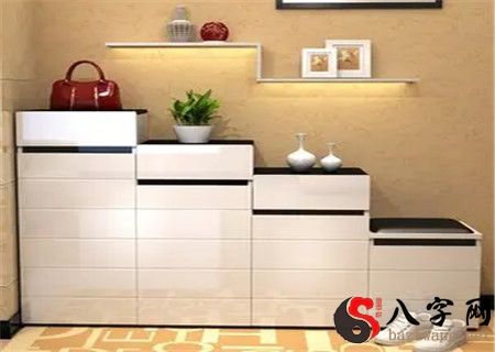 门口鞋柜上放什么摆饰好