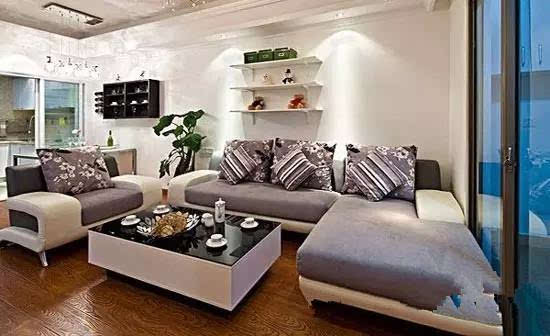 进门看见沙发好或是电视背景墙好