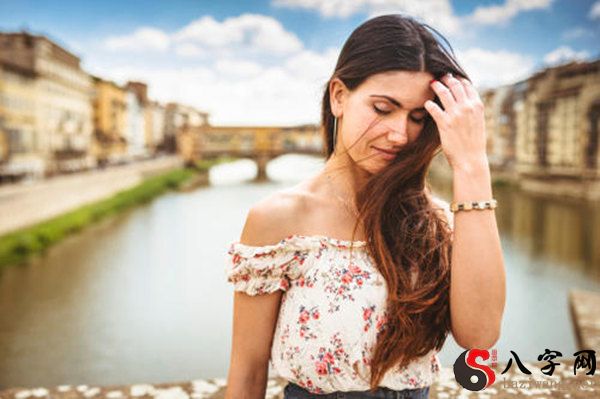 长相妖艳的女性八字命局特点 长相妖艳的女性八字命局特点