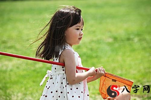 梦到两个小女孩玩耍