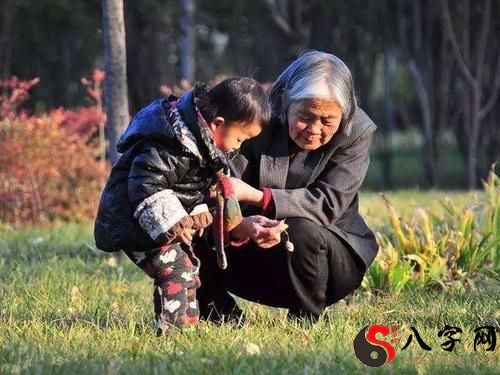 梦到老人家追自己