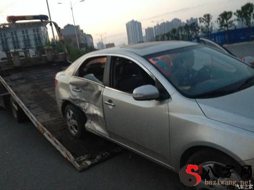 梦到媳妇开车撞架