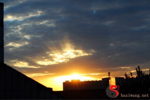 梦到阳光破云而照耀