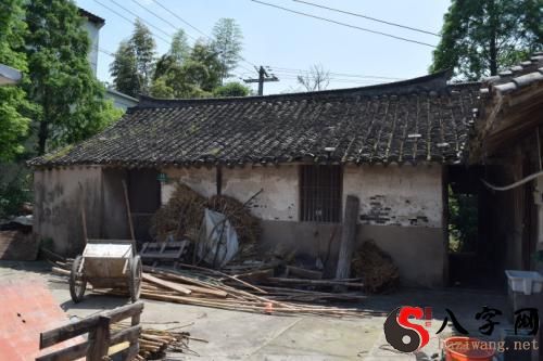 梦到旧房墙要倒塌